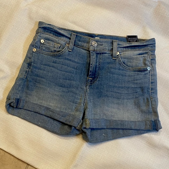 7 for All Mankind Roll Up Short in Crescent Valley Wash Size 26 - Picture 1 of 6